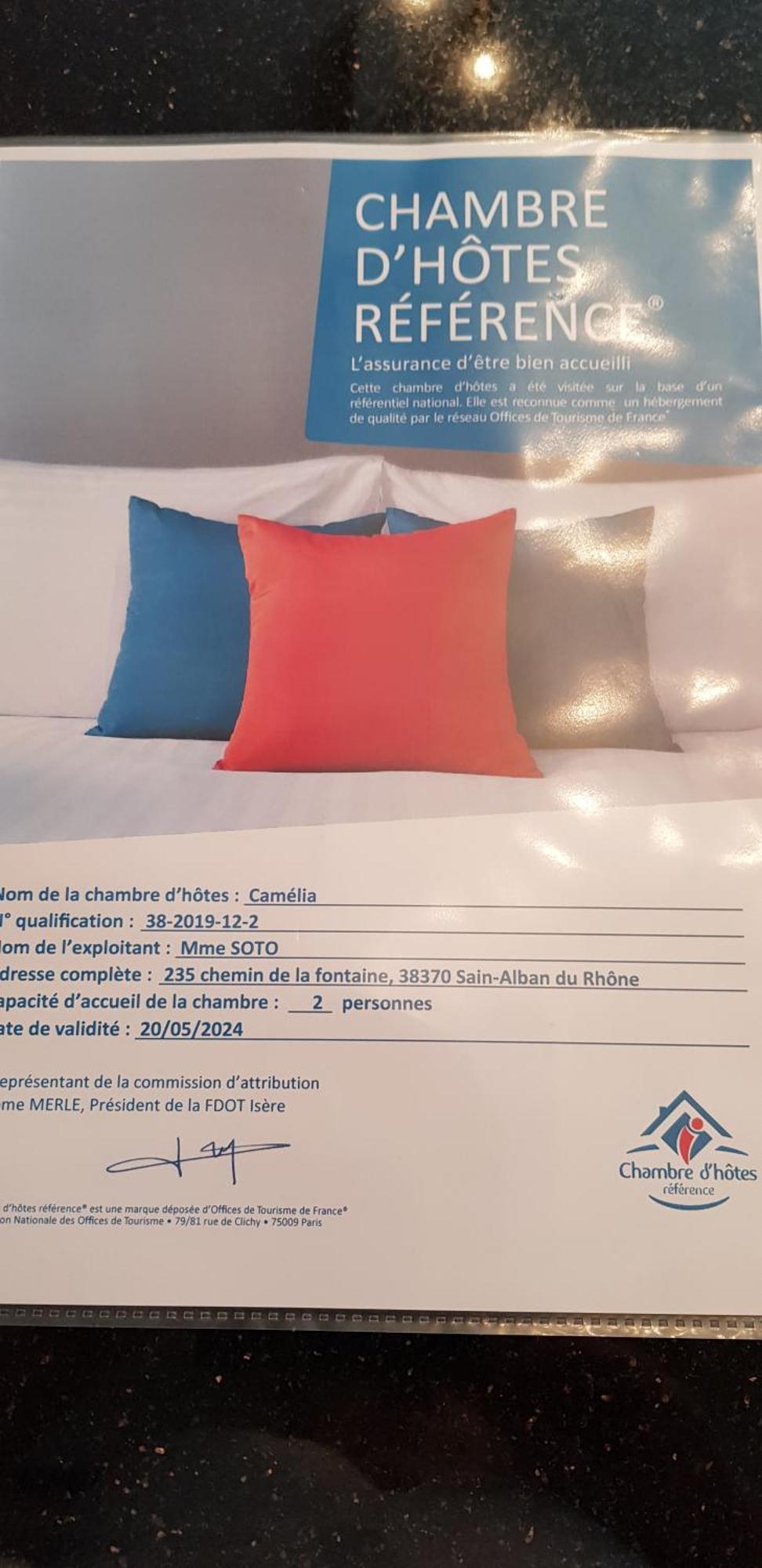 L'Ecrin De Vert Saint-Alban-du-Rhone Номер фото